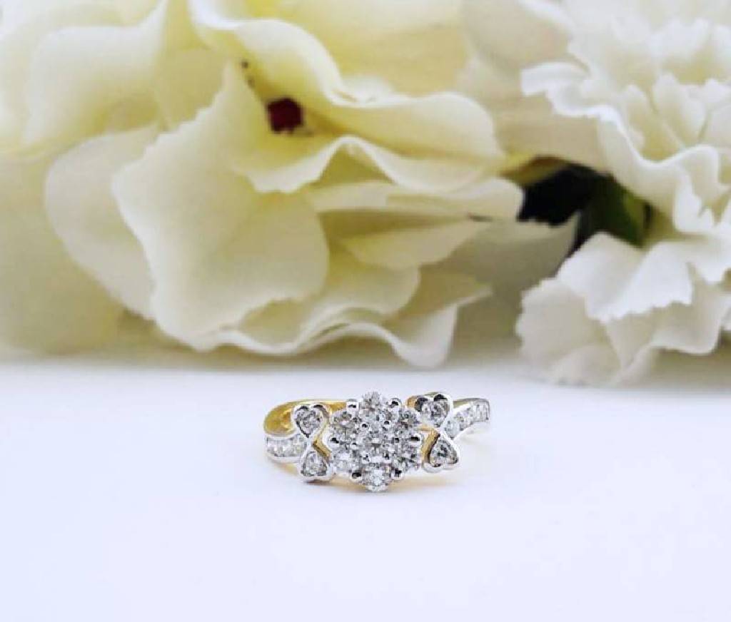 สั่งผลิตเพชรเบลเยี่ยมคัท แหวนแต่งงาน แหวนหมั้น ใส่เที่ยว ออกงาน แหวนทองคำ 18K เพชรแท้ 0.69 กะรัต 3.79 กรัม น้ำ 99 ราคาถูกมาก มีใบรับประกันค่ะ