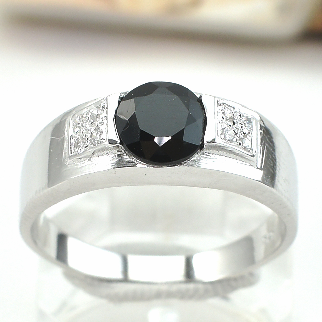 แหวนเงินแท้ราคาถูกชุบทองคำขาว นิลแท้ 1.05 กะรัต เพชรCZ 0.056 กะรัต งานประณีตสวยงาม สั่งผลิตค่ะ