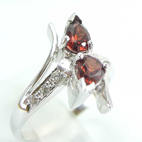 แหวนเงินแท้ราคาถูกชุบทองคำขาว พลอยแท้โกเมน 1.10 กะรัต เพชรCZ 0.09 กะรัต งานประณีตสวยงาม สั่งผลิตค่ะ