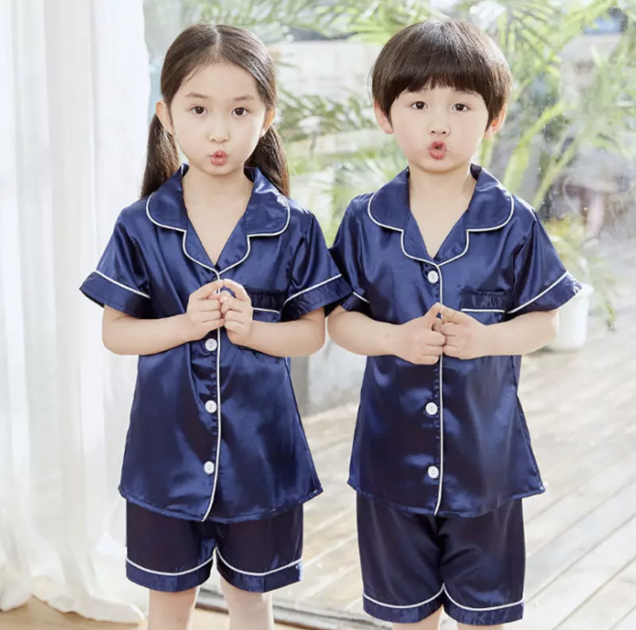 พร้อมส่ง ชุดนอนเด็ก ชุดนอนซาติ เซ็ท2ชิ้น เสื้อแขนสั้น+กางเกงขาสั้น