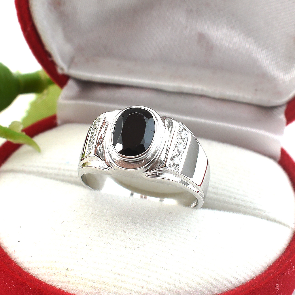 แหวนเงินแท้ราคาถูกชุบทองคำขาว นิลแท้ 1.65 กะรัต เพชรCZ 0.18 กะรัต งานประณีตสวยงาม สั่งผลิตค่ะ