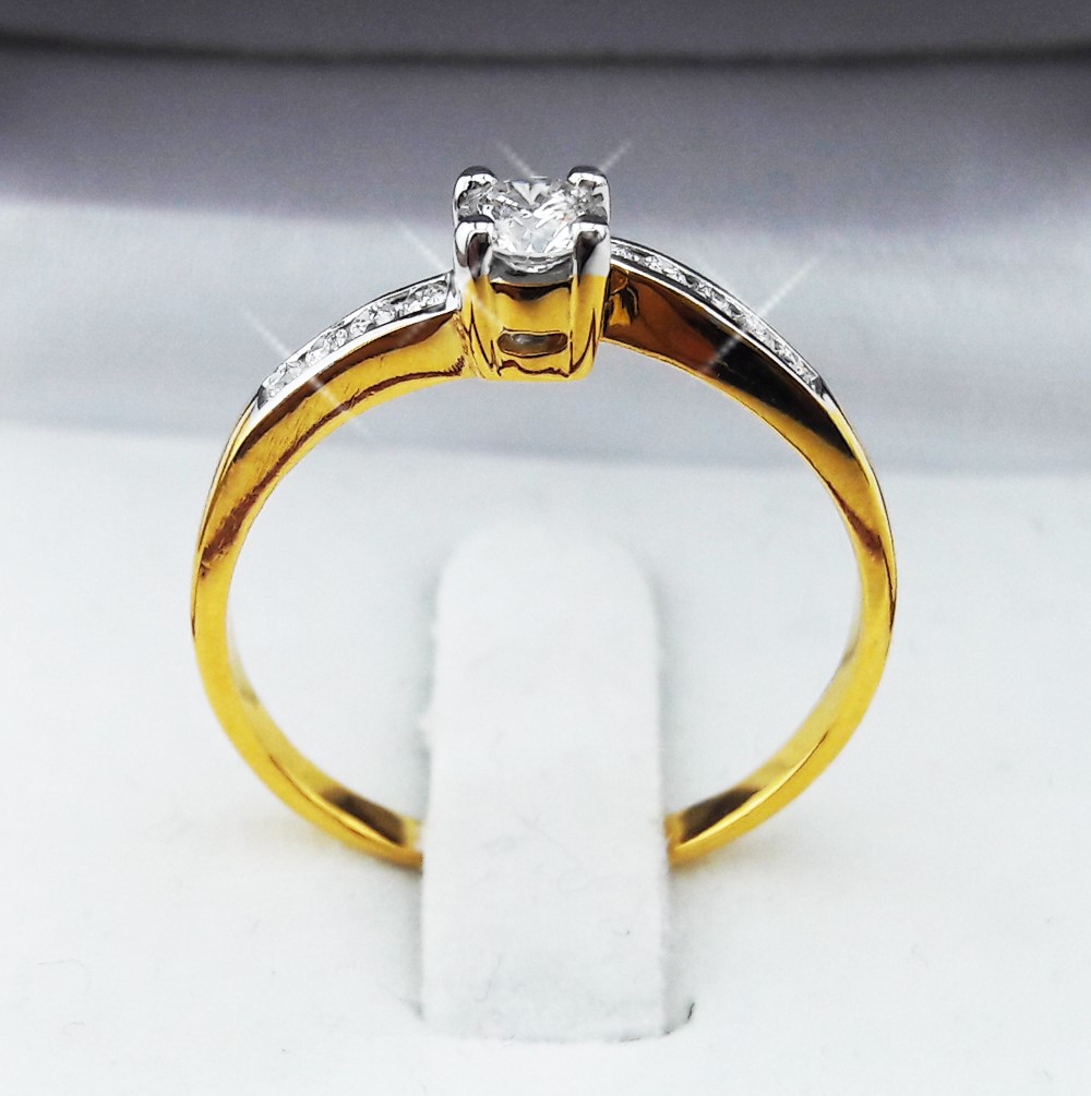 สั่งผลิตเพชรเบลเยี่ยมคัท แหวนแต่งงาน แหวนหมั้น ใส่เที่ยว ออกงาน แหวนทองคำ 18K เพชรแท้ 0.29 กะรัต 2.20 กรัม น้ำ 99 ราคาถูกมาก มีใบรับประกันค่ะ