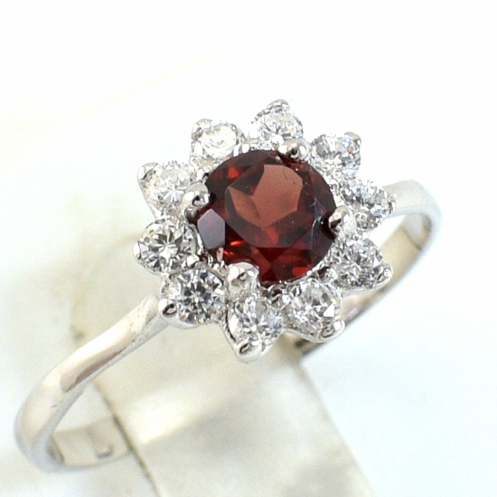 แหวนเงินแท้ราคาถูกชุบทองคำขาว พลอยแท้โกเมน 0.65 กะรัต เพชรCZ 0.30 กะรัต งานประณีตสวยงาม สั่งผลิตค่ะ