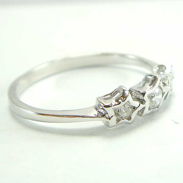 แหวนเงินแท้ราคาถูกชุบทองคำขาว เพชรCZเม็ดกลาง 0.04 กะรัต เพชรCZเม็ดข้าง 0.025 กะรัต งานประณีตสวยงาม สั่งผลิตค่ะ