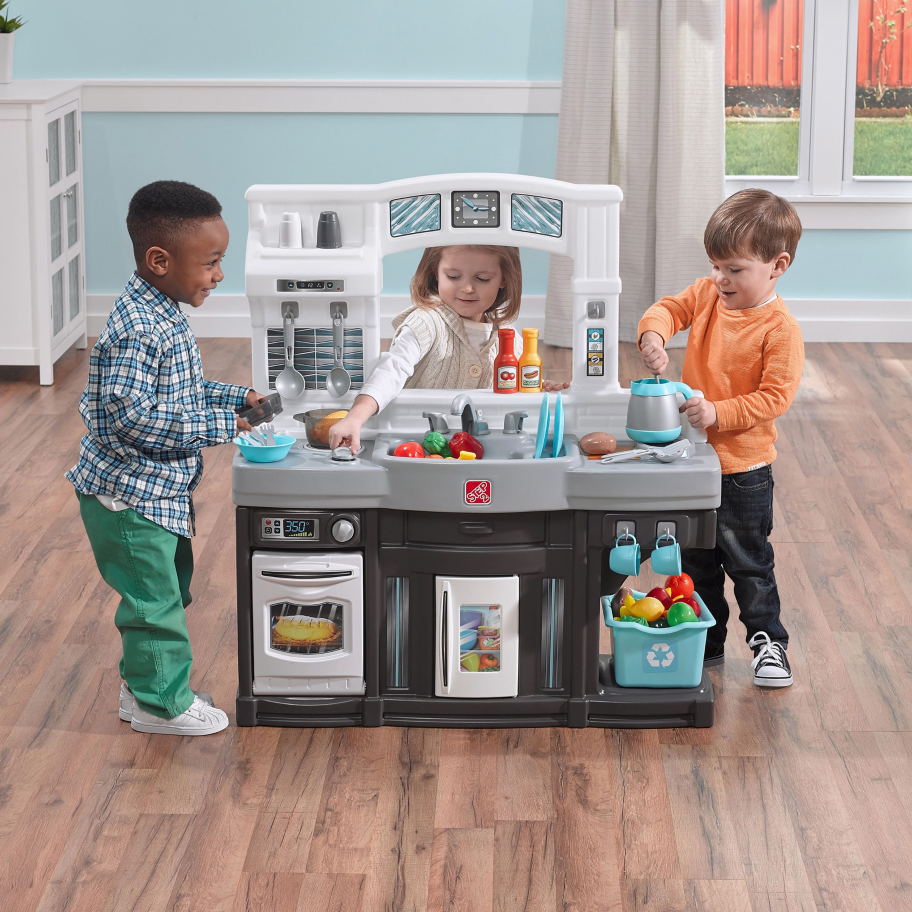 ครัวจำลอง รุ่นใหม่ล่าสุด Step2 Modern Cook Kitchen ดีไซน์โมเดิร์น ทันสมัย แบบที่ทุกคนในบ้านชื่นชอบ นำเข้าจาก USA แท้ 100%