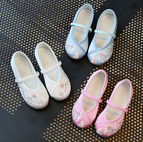 F รองเท้าจีนเด็ก ดอกไม้ขาว