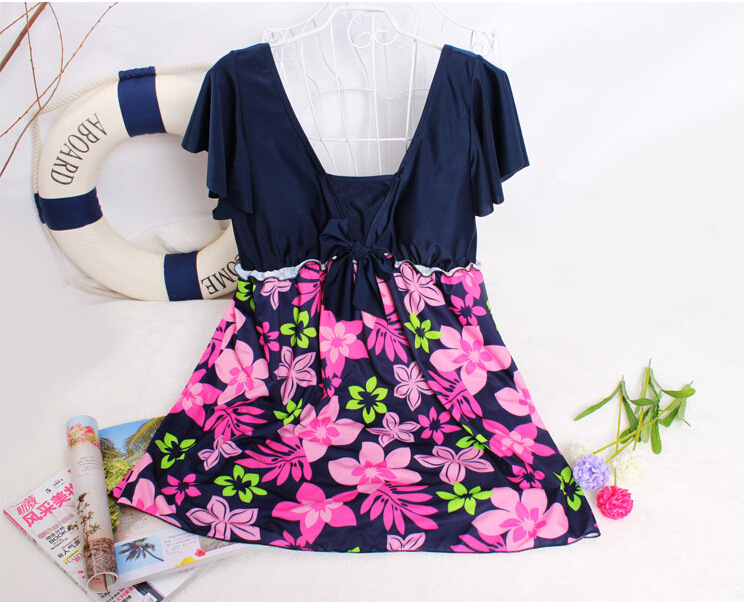 ชุดว่ายน้ำคนอ้วน รอบอก 42-46 เอว 36-46 สะโพก 40-48 นิ้วค่ะชุดยาว 32 นิ้ว ด้านในเป็นขาสั้นไม่แยกชิ้น ยืดหยุ่นดีค่ะ