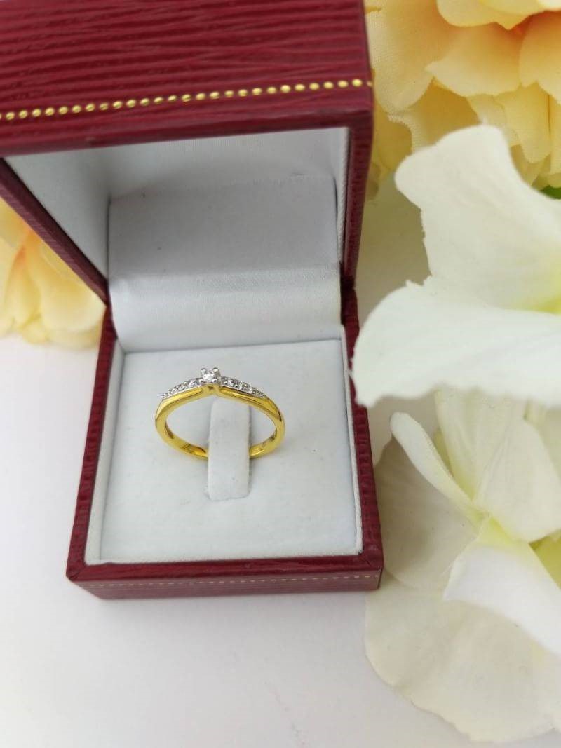 สั่งผลิตเพชรเบลเยี่ยมคัท แหวนแต่งงาน แหวนหมั้น ใส่เที่ยว ออกงาน แหวนทองคำ 18K เพชรแท้ 0.13 กะรัต 2.44 กรัม น้ำ 99 ราคาถูกมาก มีใบรับประกันค่ะ