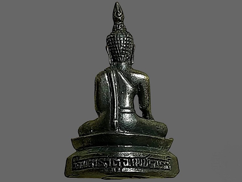 รูปเหมือนหล่อกริ่ง หลวงพ่อเพชรมีชัย วัดมหาธาตุ เพชรบูรณ์ เนื้อทองผสมรมดำ