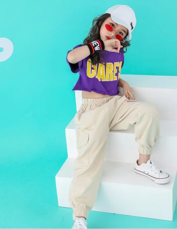 พร้อมส่ง ชุดเต้น แขนสั้น Chare' พร้อม กางเกงคาร์โก้ สีครีม