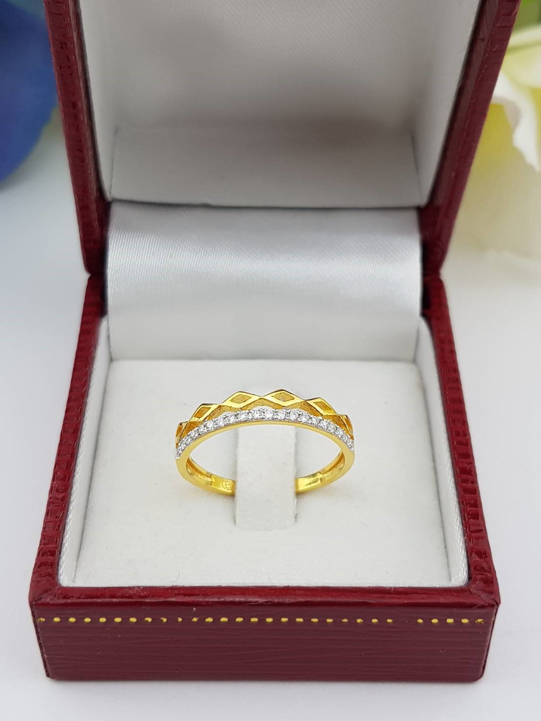 สั่งผลิตเพชรเบลเยี่ยมคัท แหวนแต่งงาน แหวนหมั้น ใส่เที่ยว ออกงาน แหวนทองคำ 18K เพชรแท้ 0.14 กะรัต 1.74 กรัม น้ำ 99 ราคาถูกมาก มีใบรับประกันค่ะ