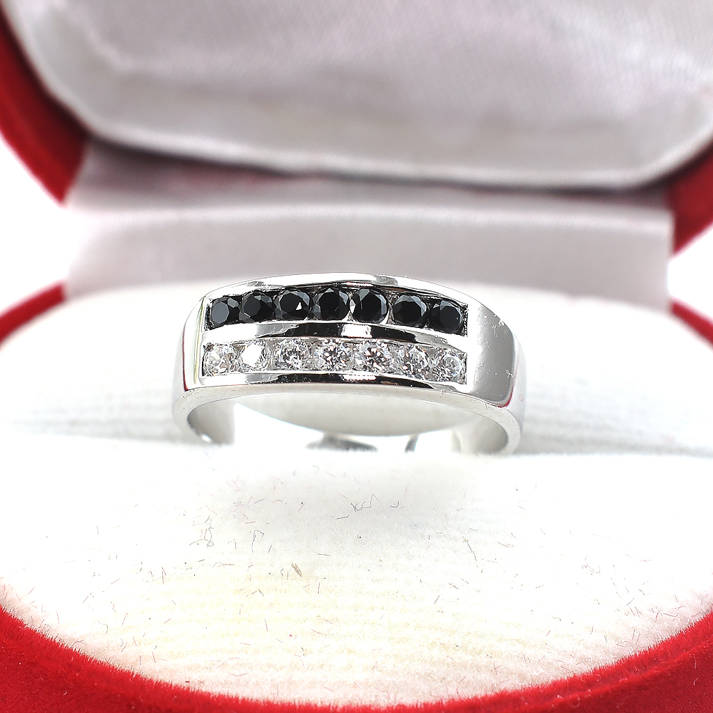 แหวนเงินแท้ราคาถูกชุบทองคำขาว นิลแท้ 0.28 กะรัต เพชรCZ 0.21 กะรัต งานประณีตสวยงาม สั่งผลิตค่ะ