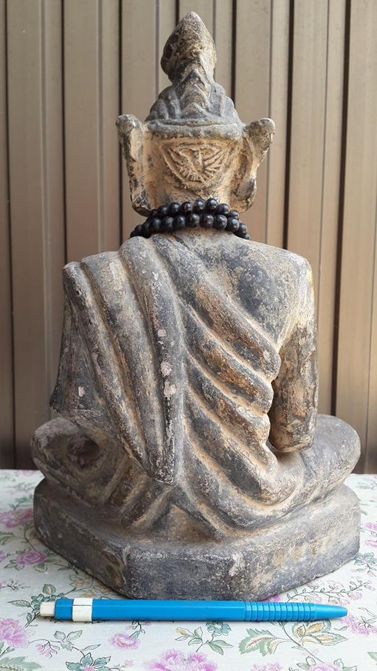 องค์บูชาพ่อปู่พระฤาษี อุ้มบาตร ไม่ทราบที่ เนื้อหินน้ำหนักมาก ขนาดประมาณ 7 นิ้วฟุต บูชา 3,500 บาท