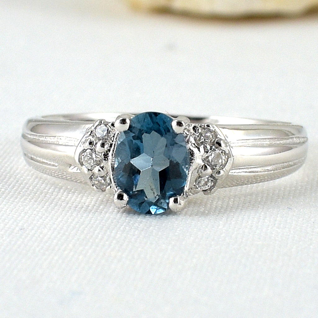 แหวนเงินแท้ราคาถูกชุบทองคำขาว ลอนดอนบลูโทปาซแท้ 0.95 กะรัต เพชรCZ 0.11 กะรัต งานประณีตสวยงาม สั่งผลิตค่ะ