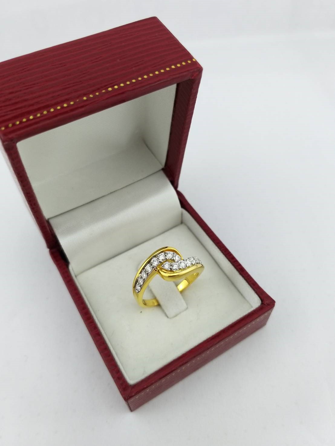 สั่งผลิตเพชรเบลเยี่ยมคัท แหวนแต่งงาน แหวนหมั้น ใส่เที่ยว ออกงาน แหวนทองคำ 18K เพชรแท้ 0.49 กะรัต 4.66 กรัม น้ำ 99 ราคาถูกมาก มีใบรับประกันค่ะ