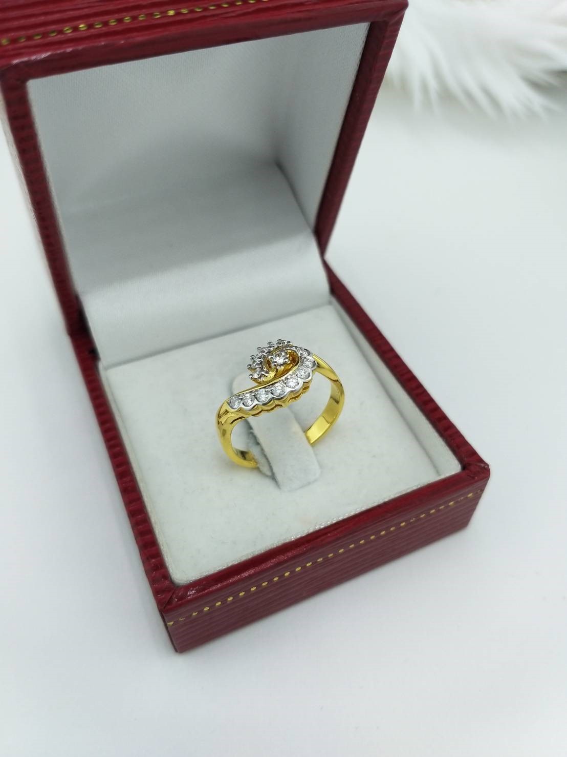 สั่งผลิตเพชรเบลเยี่ยมคัท แหวนแต่งงาน แหวนหมั้น ใส่เที่ยว ออกงาน แหวนทองคำ 18K เพชรแท้ 0.23 กะรัต 3.54 กรัม น้ำ 99 ราคาถูกมาก มีใบรับประกันค่ะ