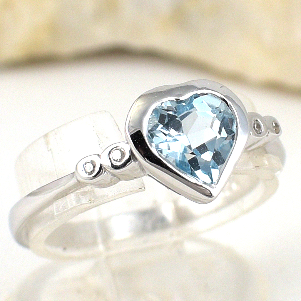 แหวนเงินแท้ราคาถูกชุบทองคำขาว สกายบลูโทปาซแท้ 1.20 กะรัต เพชรCZ 0.02 กะรัต งานประณีตสวยงาม สั่งผลิตค่ะ