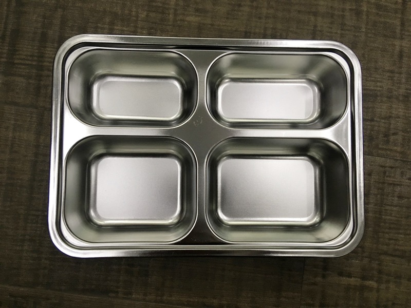 ถาดหลุม 4 ช่อง เหลี่ยมเล็ก พร้อมฝา T-017244