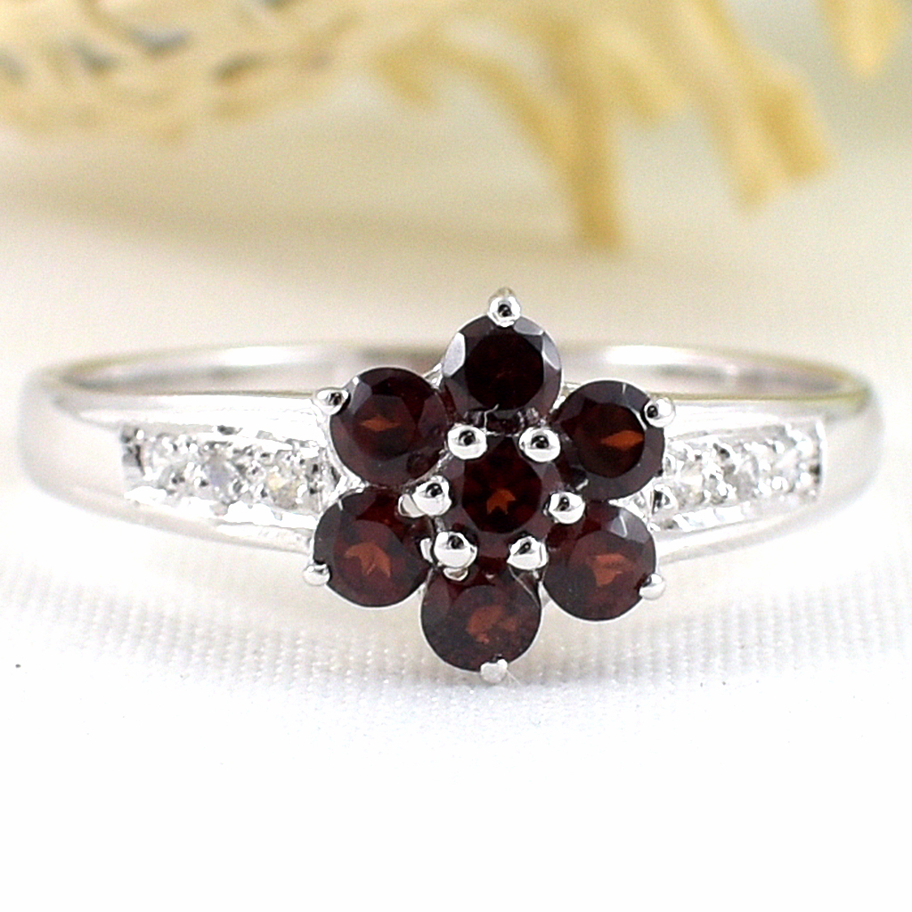 แหวนเงินแท้ราคาถูกชุบทองคำขาว พลอยแท้โกเมน 0.60 กะรัต เพชรCZ 0.06 กะรัต งานประณีตสวยงาม สั่งผลิตค่ะ