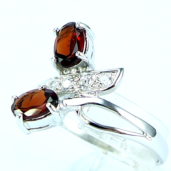 แหวนเงินแท้ราคาถูกชุบทองคำขาว พลอยแท้โกเมน 1.00 กะรัต เพชรCZ 0.090 กะรัต งานประณีตสวยงาม สั่งผลิตค่ะ