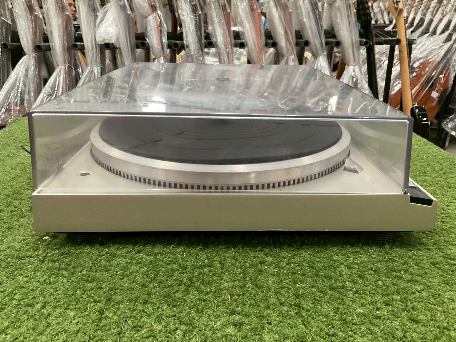 เครื่องเล่นแผ่นเสียง Technics : SL-Q33