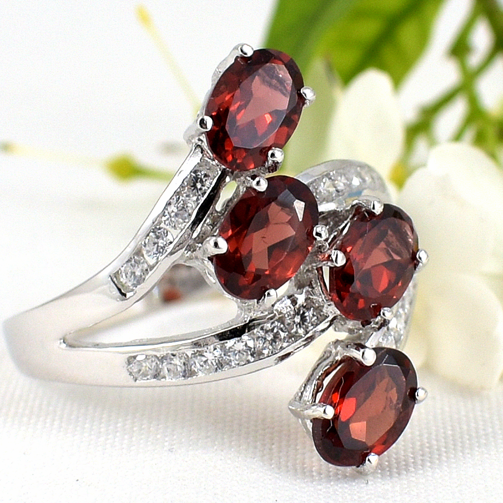 แหวนเงินแท้ราคาถูกชุบทองคำขาว พลอยแท้โกเมน 2.40 กะรัต เพชรCZ 0.33 กะรัต งานประณีตสวยงาม สั่งผลิตค่ะ