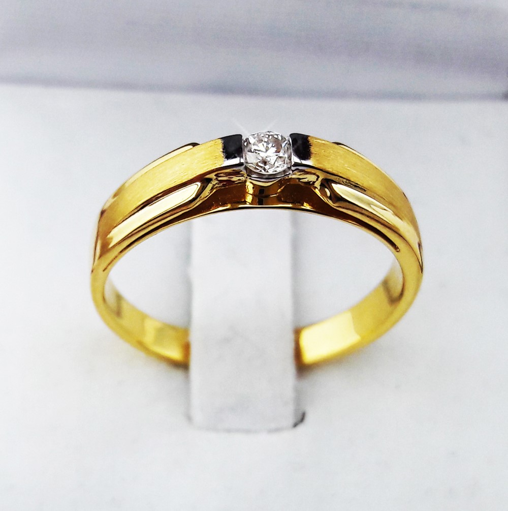 สั่งผลิตเพชรเบลเยี่ยมคัท แหวนแต่งงาน แหวนหมั้น ใส่เที่ยว ออกงาน แหวนทองคำ 18K เพชรแท้ 0.10 กะรัต 4.10 กรัม น้ำ 99 ราคาถูกมาก มีใบรับประกันค่ะ