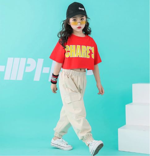 พร้อมส่ง ชุดเต้น แขนสั้น Chare' พร้อม กางเกงคาร์โก้ สีครีม