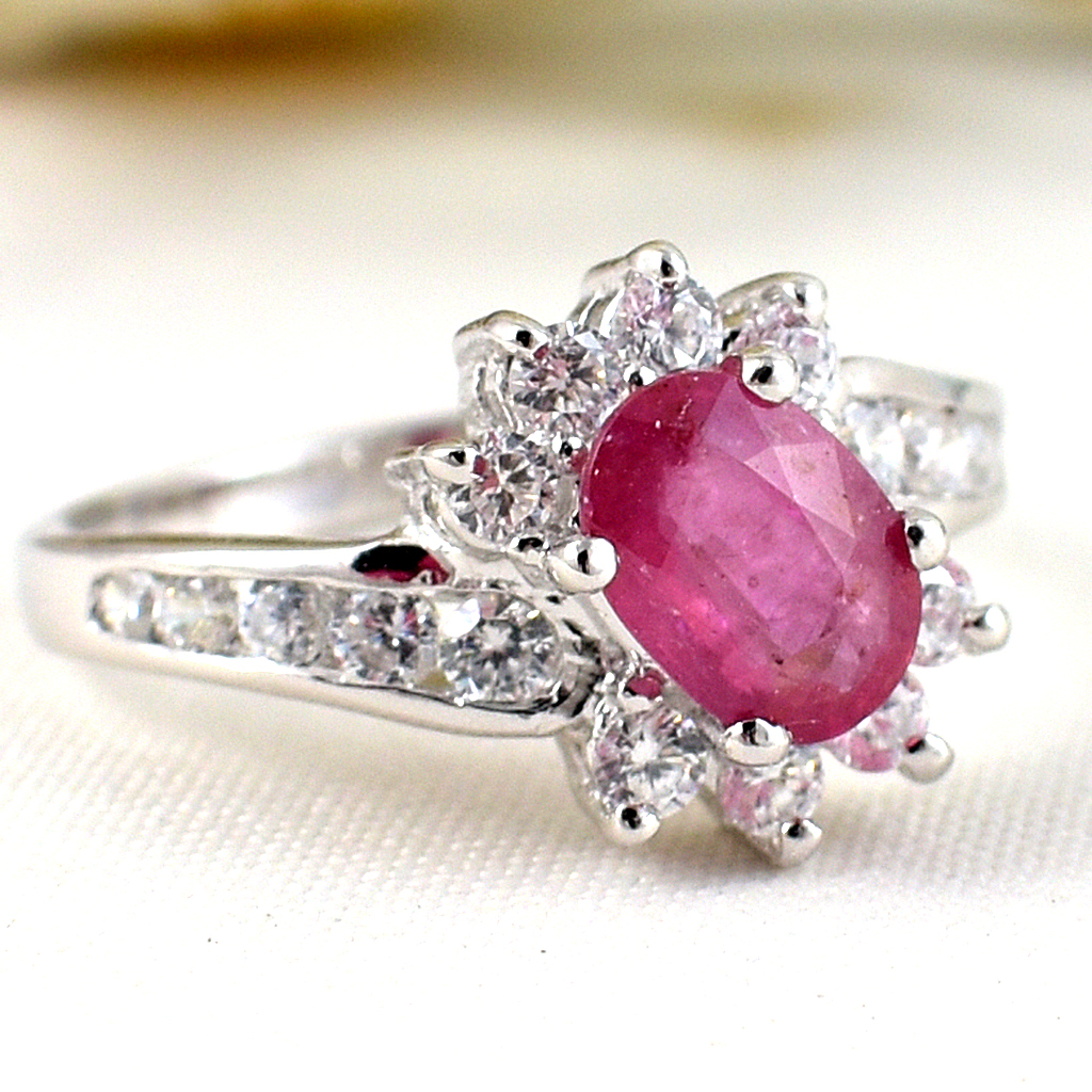 แหวนเงินแท้ราคาถูกชุบทองคำขาว ทับทิมแท้ 0.95 กะรัต เพชรCZ 0.54 กะรัต งานประณีตสวยงาม สั่งผลิตค่ะ