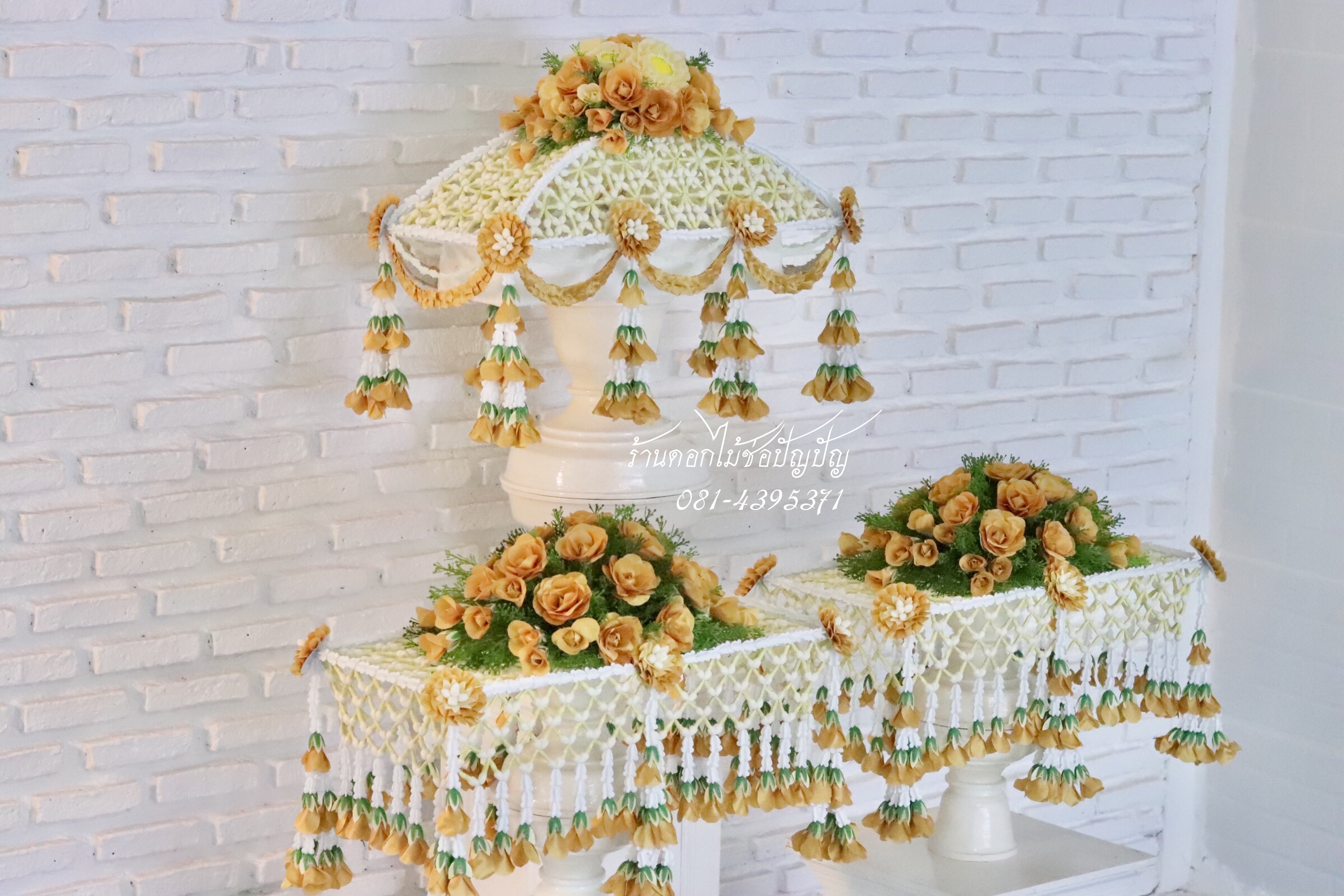 คลุมไตรดอกไม้ประดิษฐ์ สีทอง