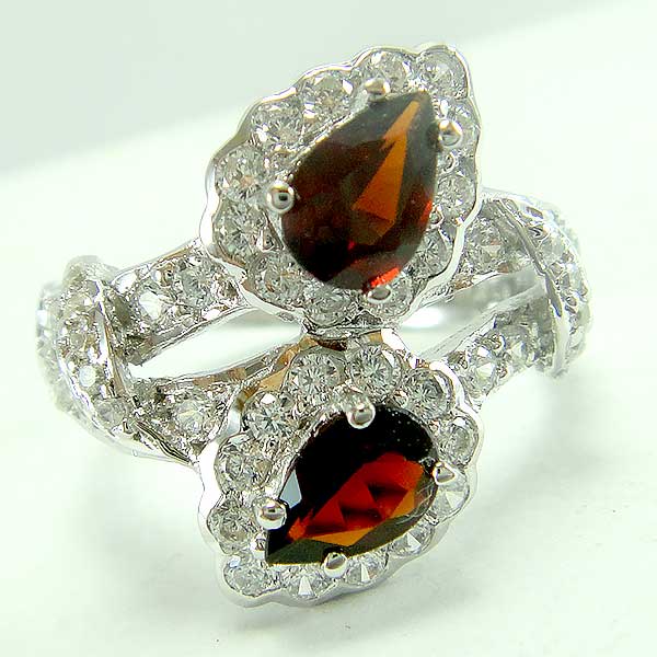 แหวนเงินแท้ราคาถูกชุบทองคำขาว พลอยแท้โกเมน 0.80 กะรัต เพชรCZ 0.67 กะรัต งานประณีตสวยงาม สั่งผลิตค่ะ