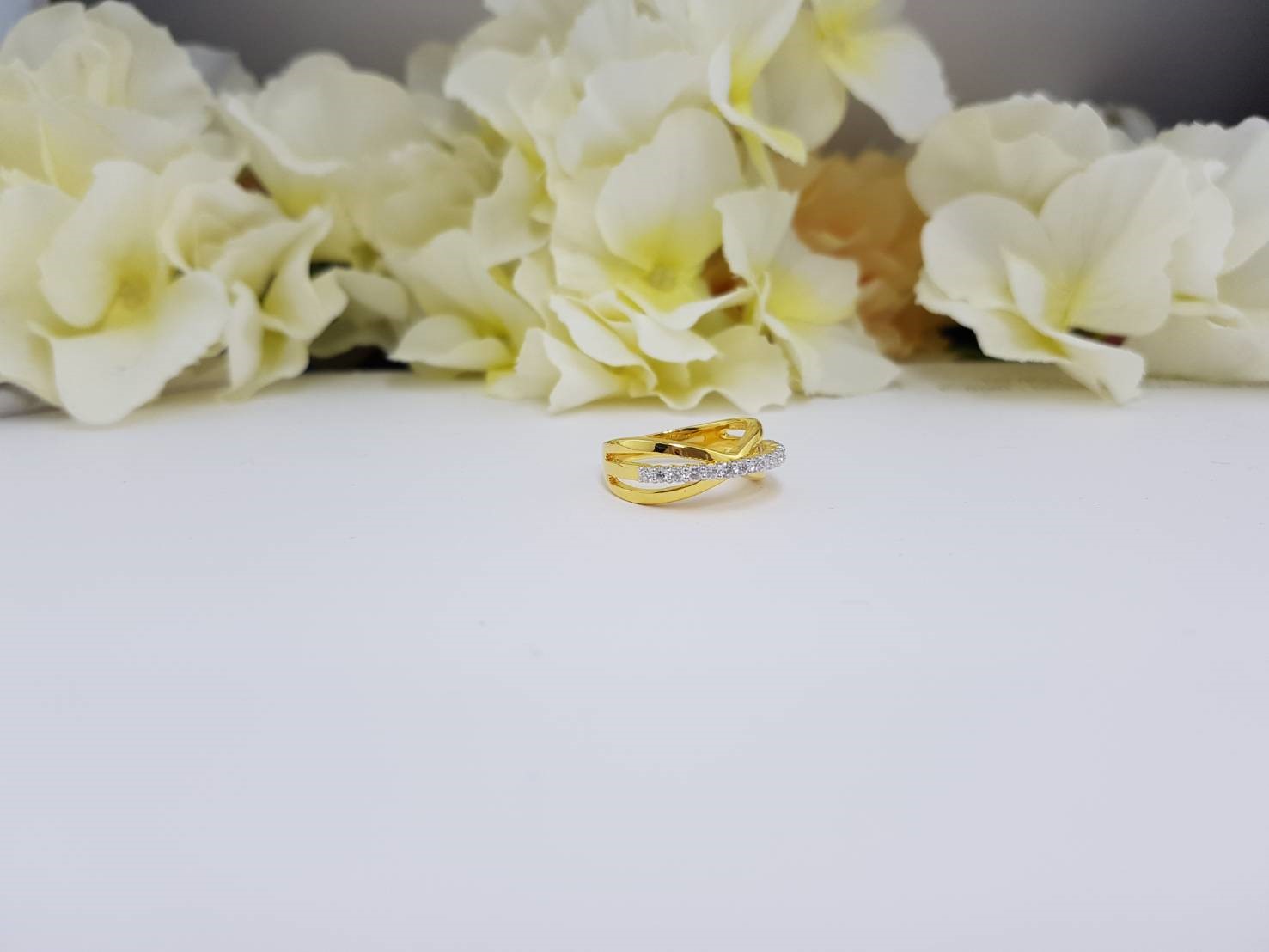 สั่งผลิตเพชรเบลเยี่ยมคัท แหวนแต่งงาน แหวนหมั้น ใส่เที่ยว ออกงาน แหวนทองคำ 18K เพชรแท้ 0.31 กะรัต 4.50 กรัม น้ำ 99 ราคาถูกมาก มีใบรับประกันค่ะ