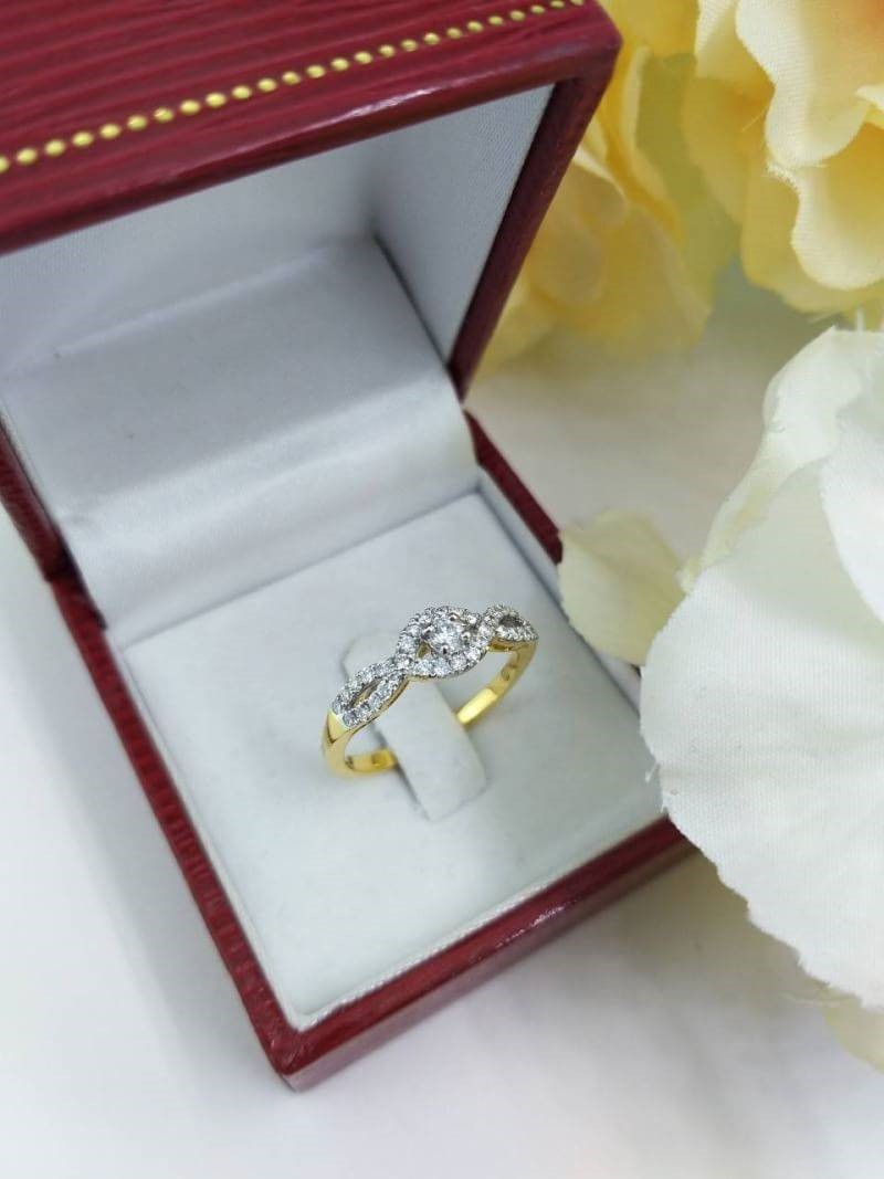 สั่งผลิตเพชรเบลเยี่ยมคัท แหวนแต่งงาน แหวนหมั้น ใส่เที่ยว ออกงาน แหวนทองคำ 18K เพชรแท้ 0.36 กะรัต 2.73 กรัม น้ำ 99 ราคาถูกมาก มีใบรับประกันค่ะ