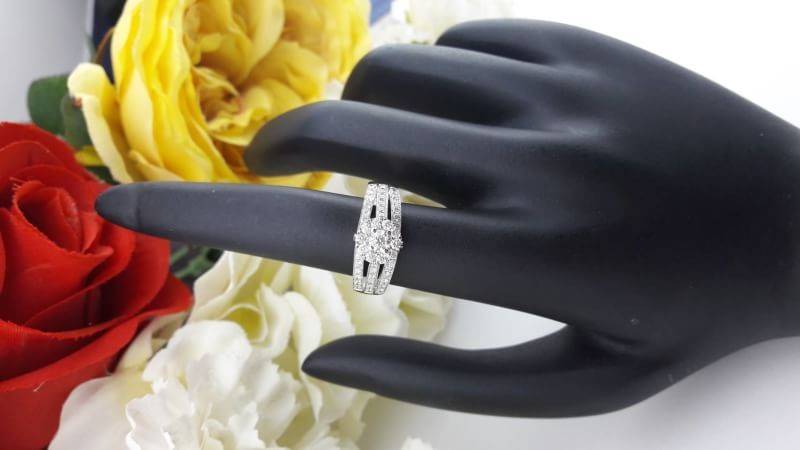 สั่งผลิตเพชรเบลเยี่ยมคัท แหวนแต่งงาน แหวนหมั้น ใส่เที่ยว ออกงาน แหวนทองคำ 18K เพชรแท้ 0.79 กะรัต 5.03 กรัม น้ำ 99 ราคาถูกมาก มีใบรับประกันค่ะ