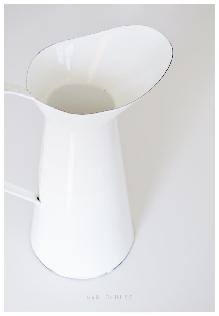 Shabby Chic Enamel Vase แจกันอีนาเมล สีขาว ทรงเหยือก