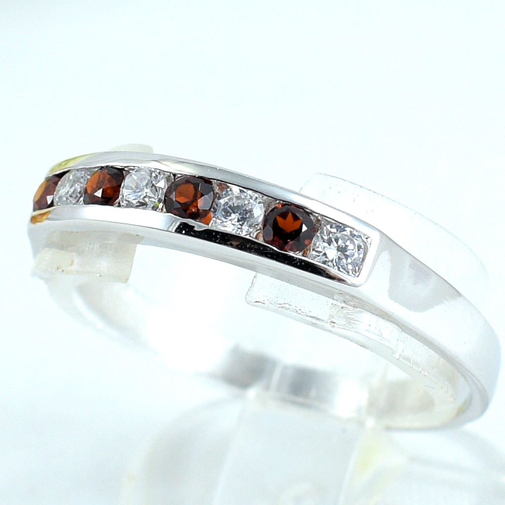 แหวนเงินแท้ราคาถูกชุบทองคำขาว พลอยแท้โกเมน 0.24 กะรัต เพชรCZ 0.12 กะรัต งานประณีตสวยงาม สั่งผลิตค่ะ