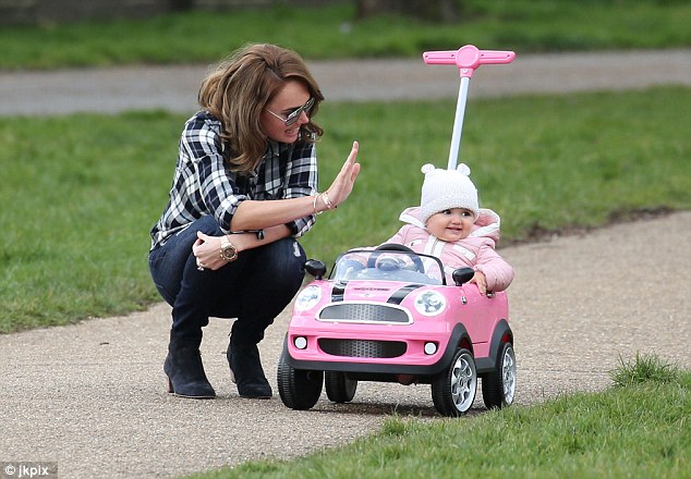 รถผลักเดินและขาไถ Mini Cooper Foot To Floor Ride-On - Pink