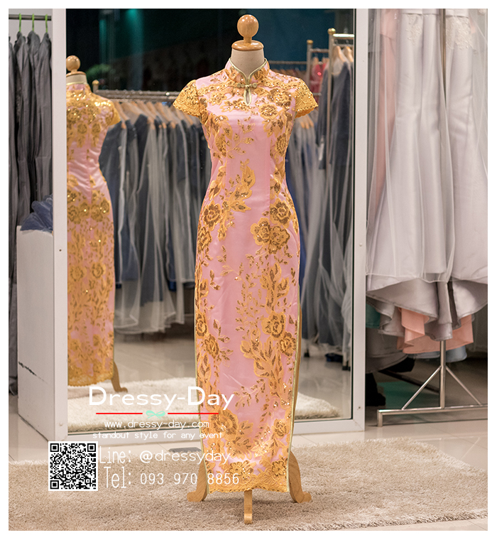 รหัส ชุดกี่เพ้า : KPL037 ชุดกี่เพ้าแบบยาว ผ้าลูกไม้เนื้อดีประดับเลื่อมทอง สีชมพู สวย หรู และสง่ามากๆ เจ้าสาวที่มองหา ชุดกี่เพ้าประยุกต์ สำหรับใส่ในพิธียกน้ำชา ชุดส่งตัว ถ่ายพรีเวดดิ้ง ชุดแต่งงานตามธรรมเนียมจีน แนะนำคะ สวยมาก