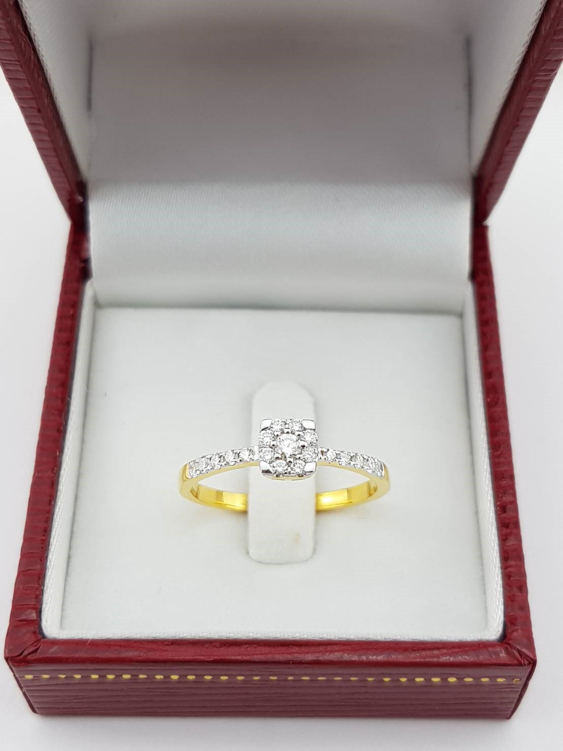 สั่งผลิตเพชรเบลเยี่ยมคัท แหวนแต่งงาน แหวนหมั้น ใส่เที่ยว ออกงาน แหวนทองคำ 18K เพชรแท้ 0.26 กะรัต 2.07 กรัม น้ำ 99 ราคาถูกมาก มีใบรับประกันค่ะ