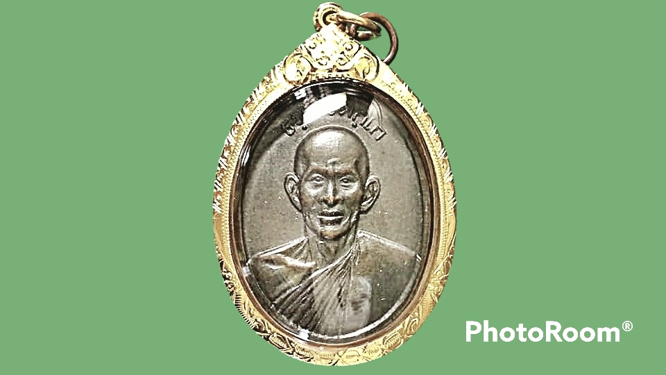 ท่านเจ้าคุณนรฯ (พระภิกษุพระยานรรัตนราชมานิต) ปี 2513 เหรียญรูปเหมือนครึ่งองค์ ท่านเจ้าคุณนรฯ เลี่ยมทองคำ
