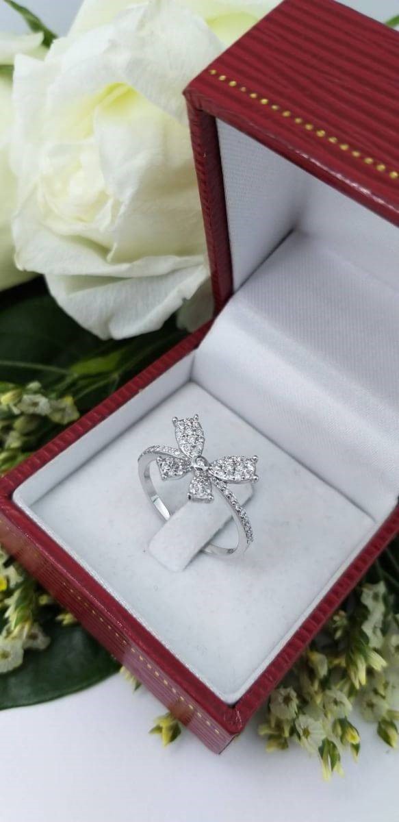 สั่งผลิตเพชรเบลเยี่ยมคัท แหวนแต่งงาน แหวนหมั้น ใส่เที่ยว ออกงาน แหวนทองขาว 18K เพชรแท้ 0.89 กะรัต 2.56 กรัม น้ำ 99 ราคาถูกมาก มีใบรับประกันค่ะ