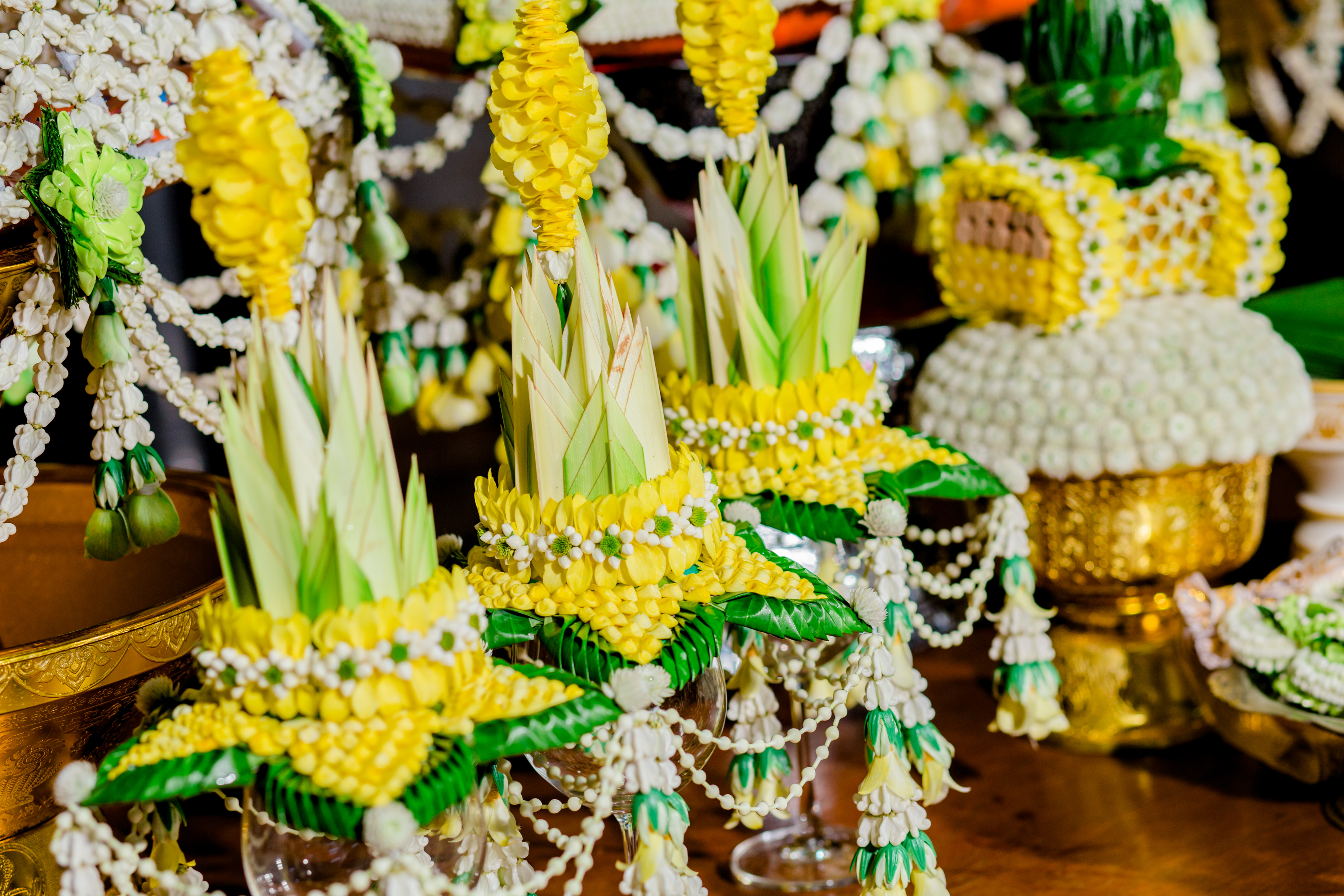 ที่คลุมผ้าไตรดอกไม้สด สีเหลือง (ส่งงานสวนวิชัย หนองแขม กทม 22เมษายน60)