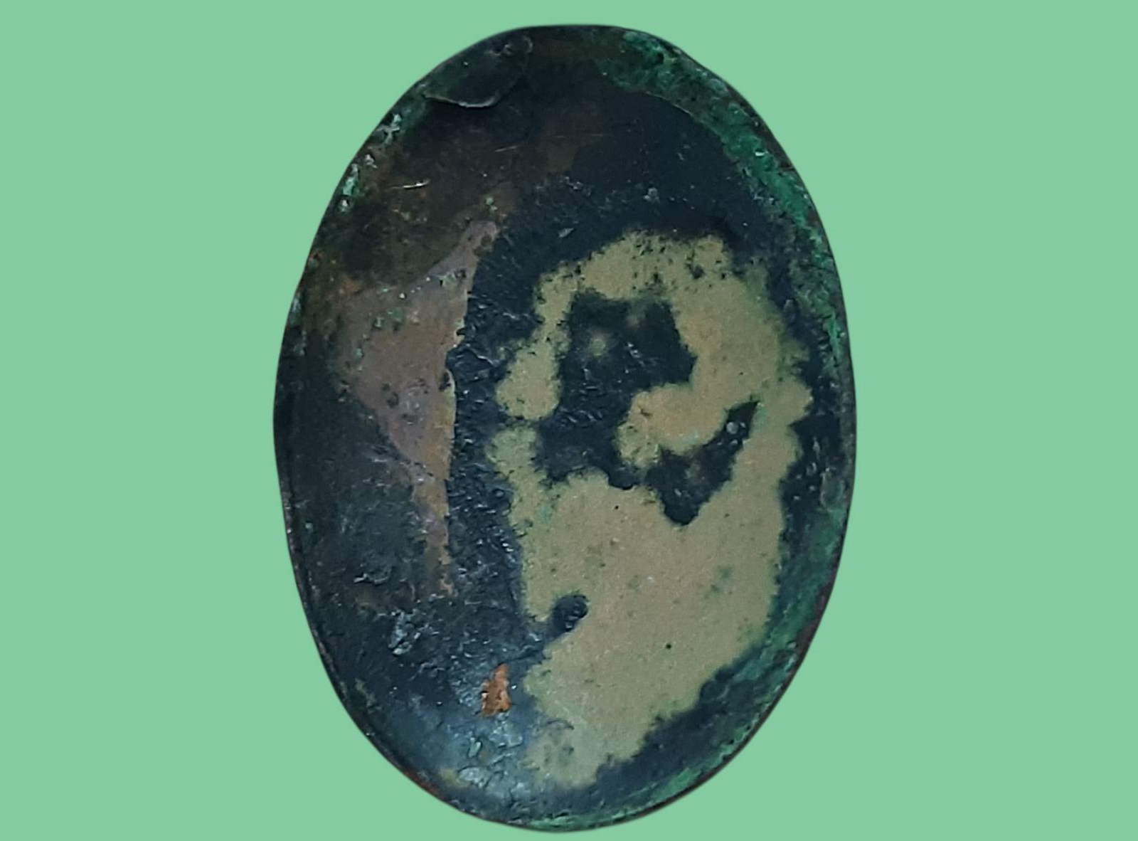 ล็อคเก็ต รัชกาลที่ 5 ภาพสี สวยตามภาพ ขนาดกว้าง 1.8 cm สูง 2.5 cm กระเทาะด้านล่าง