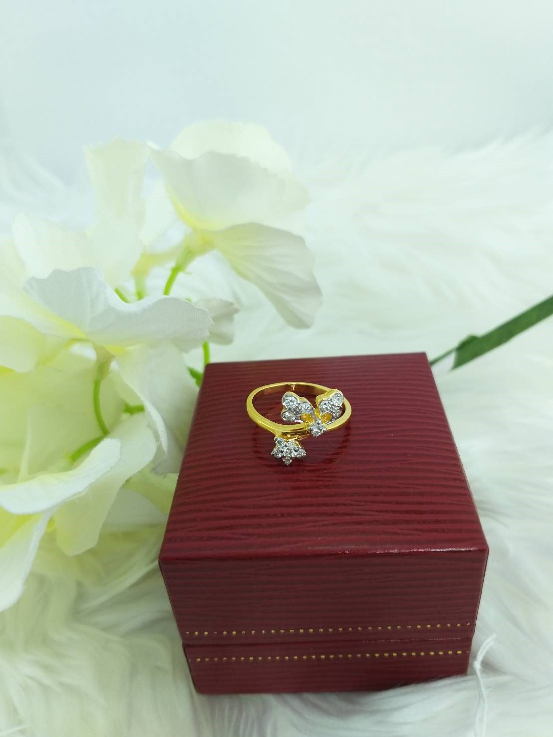 สั่งผลิตเพชรเบลเยี่ยมคัท แหวนแต่งงาน แหวนหมั้น ใส่เที่ยว ออกงาน แหวนทองคำ 18K เพชรแท้ 0.26 กะรัต 3.04 กรัม น้ำ 99 ราคาถูกมาก มีใบรับประกันค่ะ