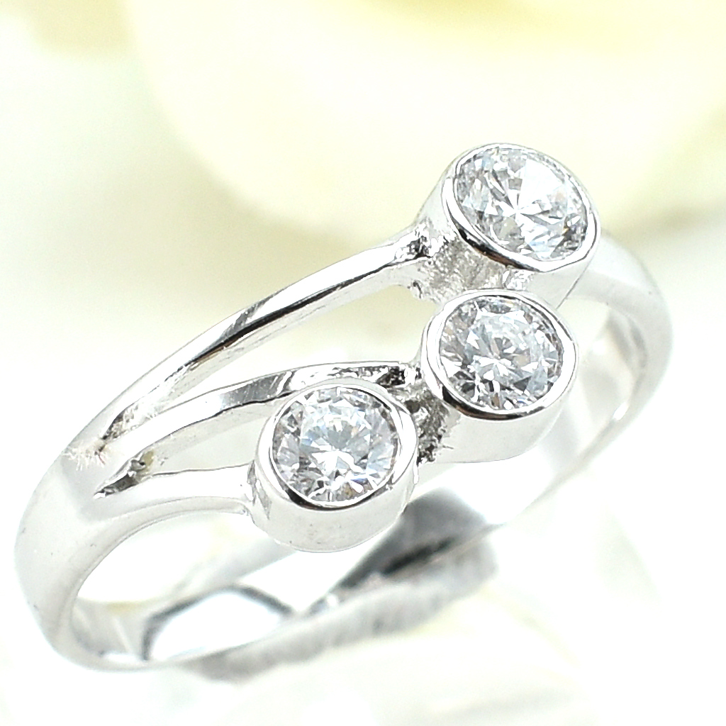 แหวนเงินแท้ราคาถูกชุบทองคำขาว เพชรCZแท้ 0.50 กะรัต งานประณีตสวยงาม สั่งผลิตค่ะ