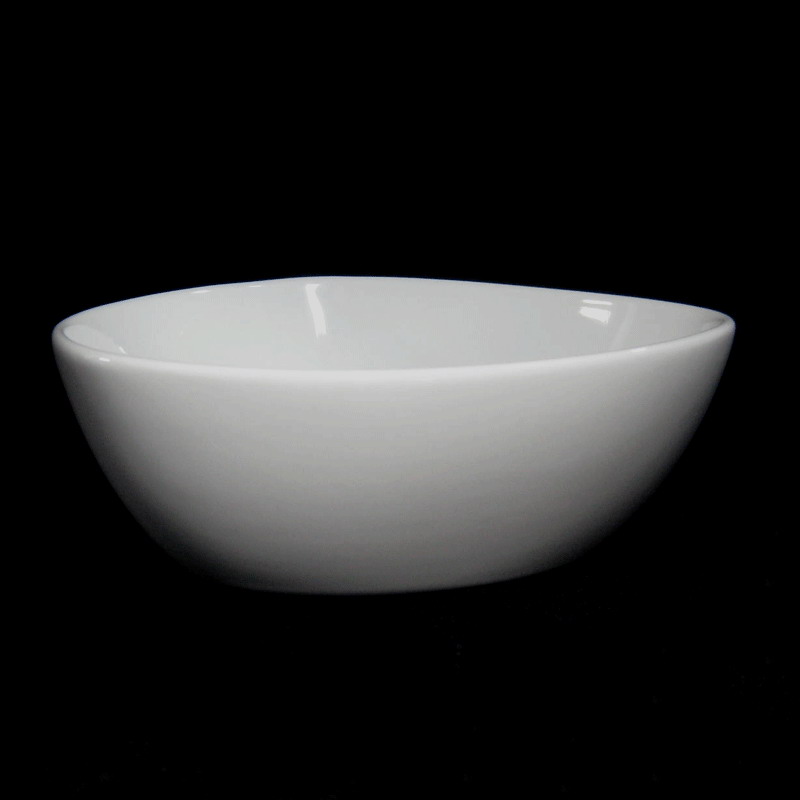 ชามสามเหลี่ยม MOOD 17.5x17.5 ซม. # 5642 ยี่ห้อ Royal porcelain (รอยัล พอร์ซเลน )