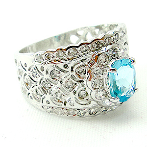 แหวนเงินแท้ราคาถูกชุบทองคำขาว สวิสบลูโทปาซแท้ 1.60 กะรัต เพชรCZ 0.68 กะรัต งานประณีตสวยงาม สั่งผลิตค่ะ