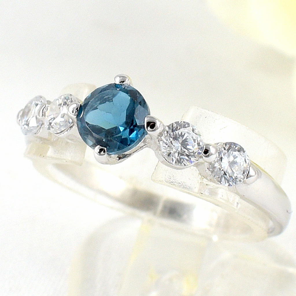 แหวนเงินแท้ราคาถูกชุบทองคำขาว ลอนดอนบลูโทปาซแท้ 0.65 กะรัต เพชรCZ 0.36 กะรัต งานประณีตสวยงาม สั่งผลิตค่ะ