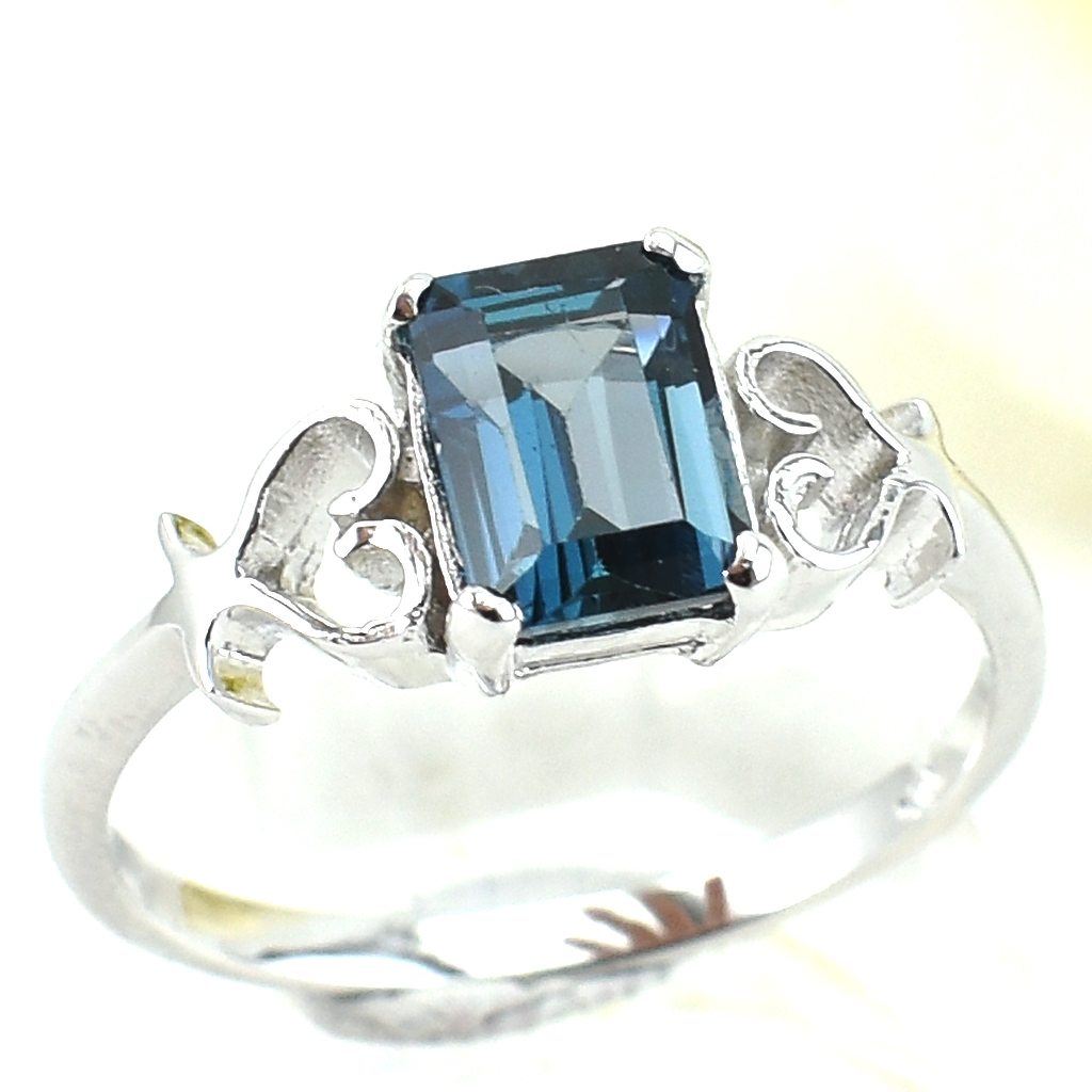 แหวนเงินแท้ราคาถูกชุบทองคำขาว ลอนดอนบลูโทปาซแท้ 1.35 กะรัต งานประณีตสวยงาม สั่งผลิตค่ะ