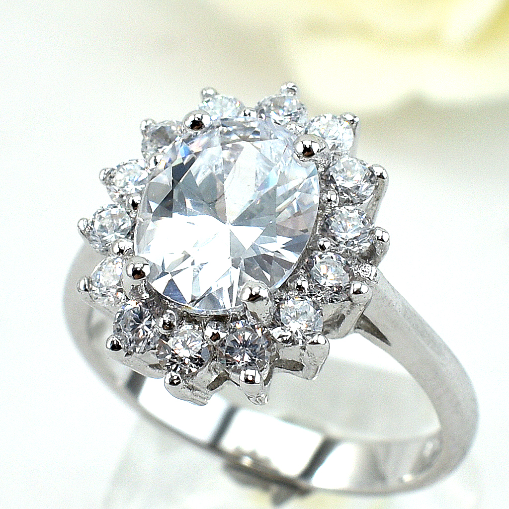 แหวนเงินแท้ราคาถูกชุบทองคำขาว เพชรCZเม็ดกลาง 4.50 กะรัต เพชรCZเม็ดข้าง 0.70 กะรัต งานประณีตสวยงาม สั่งผลิตค่ะ